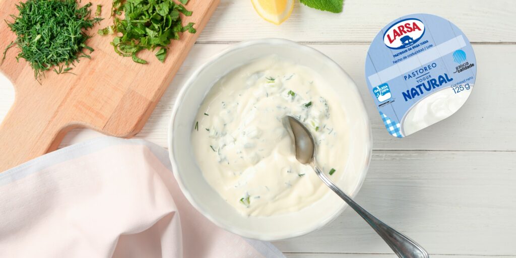 Salsa de iogur caseira Larsa: unha receita de verán para ensalada, bocadillo ou kebab