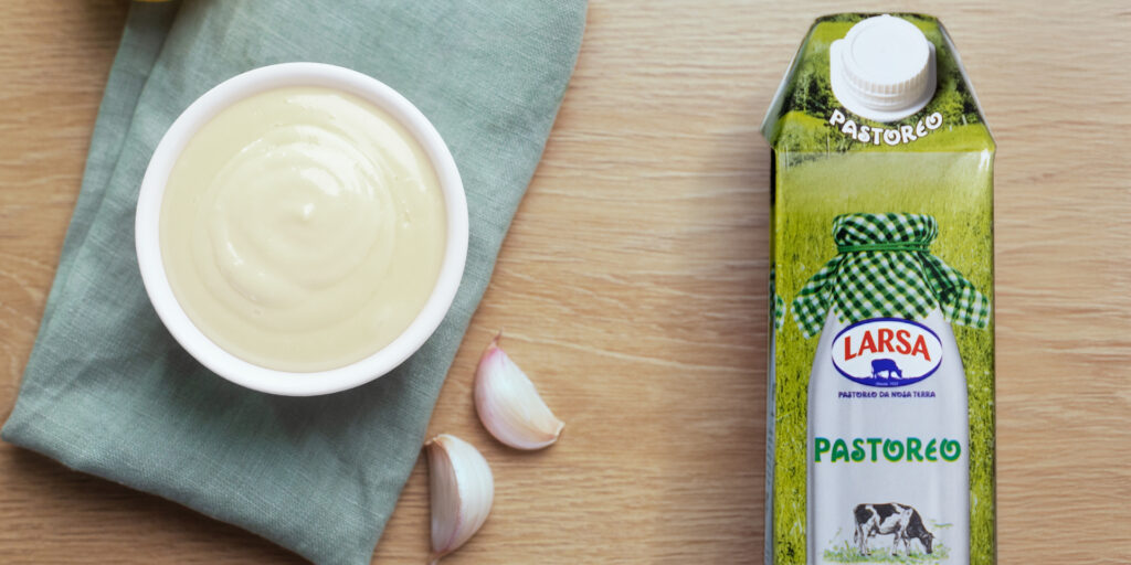 Como facer alioli caseiro con leite Larsa