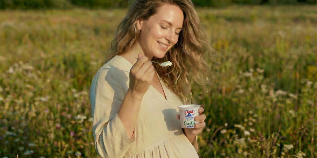 Kéfir en el embarazo: beneficios y cómo integrarlo en la dieta