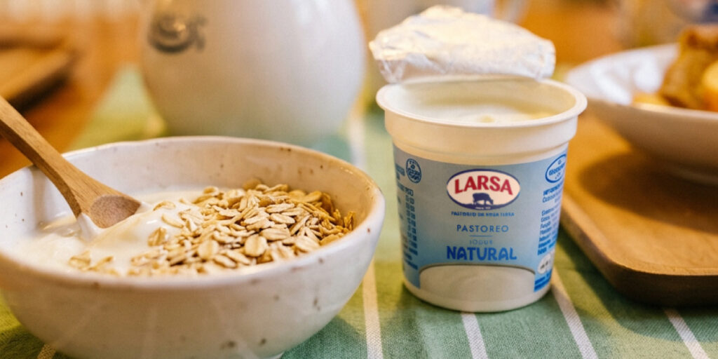 Iogur natural con avea, o almorzo que nunca falla